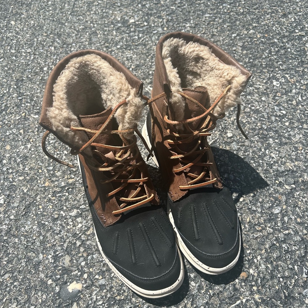 UGG Black and Tan Men's Roskoe Boots - Picture 2 of 10